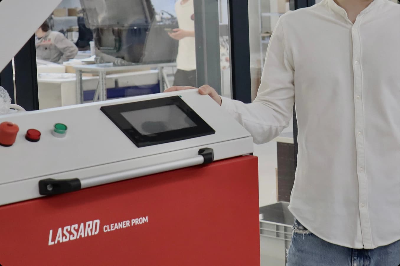 Лазерная очистка в шоуруме ЛАССАРД