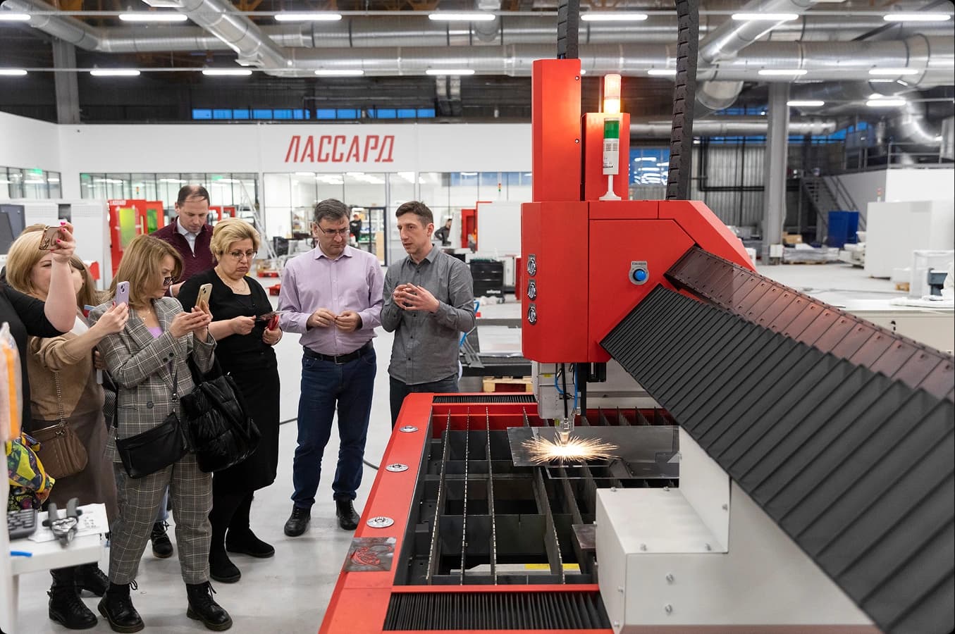 Лазерная резка в шоуруме ЛАССАРД